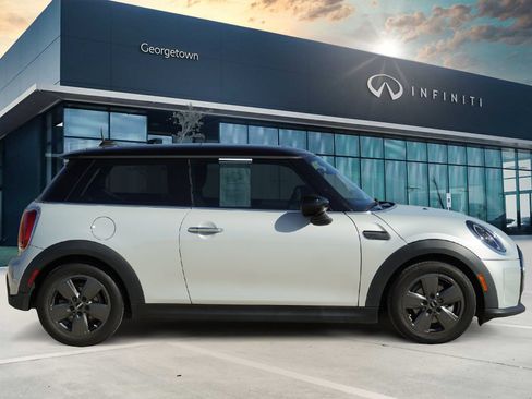 Used 2023 MINI Cooper 2-Door Hardtop image 4