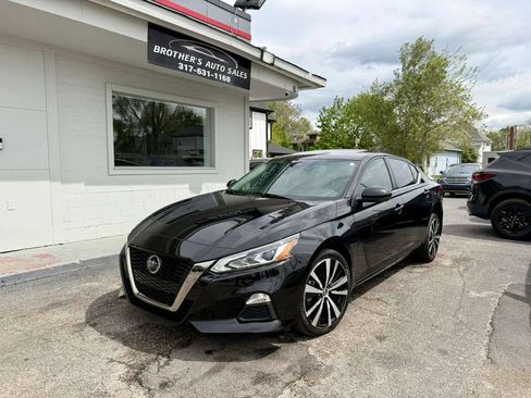 Used 2020 Nissan Altima 2.5 SR w/ Premium Package image 2