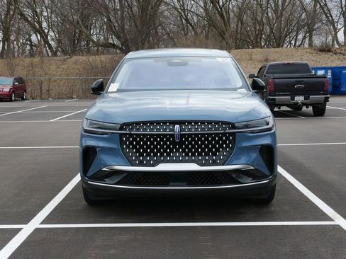 Used 2025 Lincoln Nautilus Premier w/ Equipment Group 102A image 2