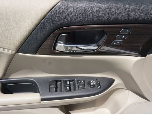 Used 2016 Honda Accord Touring image 3