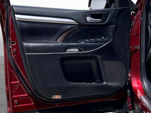 Used 2017 Toyota Highlander XLE FWD image 21
