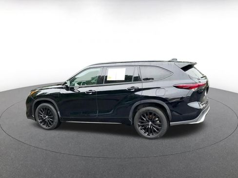 Used 2025 Toyota Highlander XSE AWD/4WD image 10
