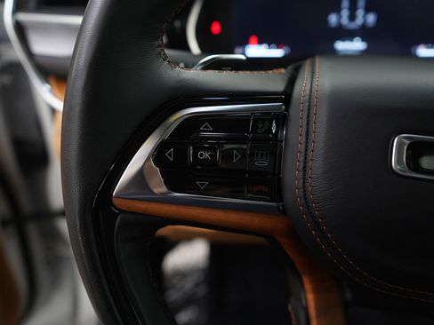 Used 2024 Jeep Grand Cherokee L Summit image 17