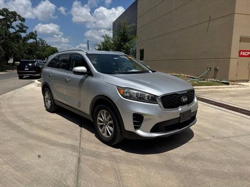 Used 2019 Kia Sorento FWD w/ LX Convenience Package image 4