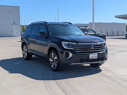 Used 2025 Volkswagen Atlas SE FWD image 7