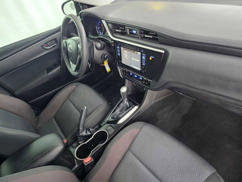 Used 2018 Toyota Corolla LE FWD image 11