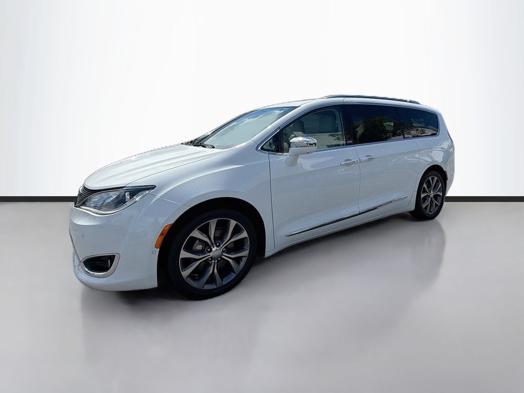 Used 2018 Chrysler Pacifica Limited w/ Tire & Wheel Group FWD image 1