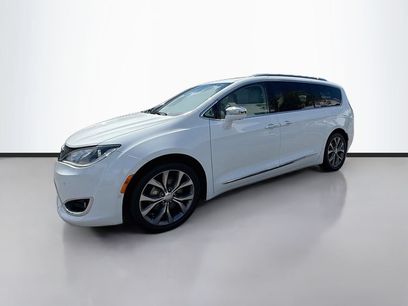 Used 2018 Chrysler Pacifica Limited w/ Tire & Wheel Group