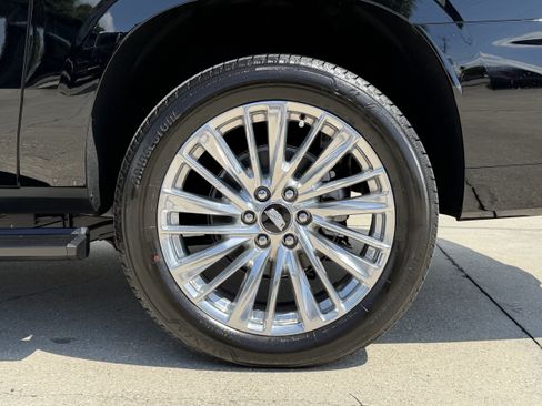 New 2026 Cadillac Escalade ESV Luxury w/ LPO, Floor Liner Package AWD/4WD image 33