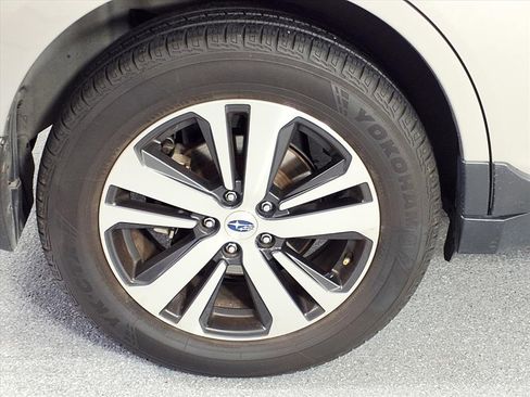 Used 2018 Subaru Outback 3.6R Limited image 6
