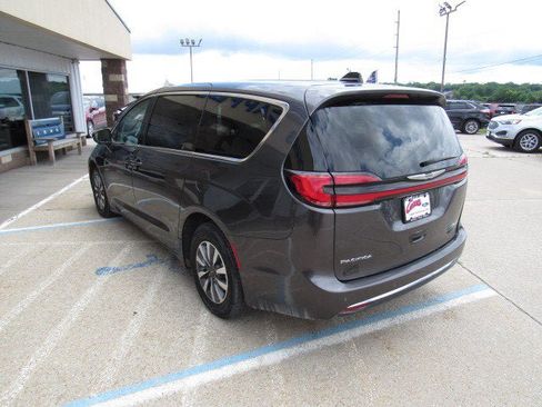 Used 2023 Chrysler Pacifica Touring-L FWD image 7