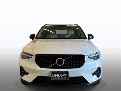 Used 2025 Volvo XC40 B5 Plus w/ Protection Package Premier image 8