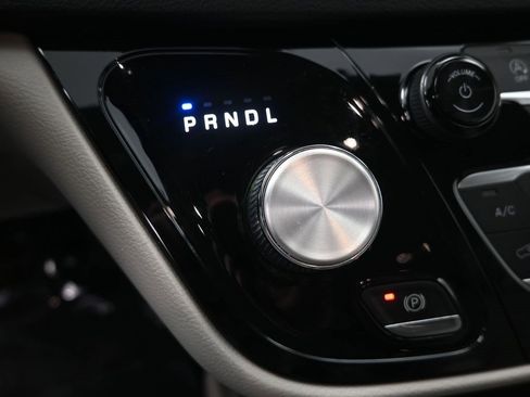 Used 2020 Chrysler Pacifica Touring-L Plus w/ Tire & Wheel Group image 25