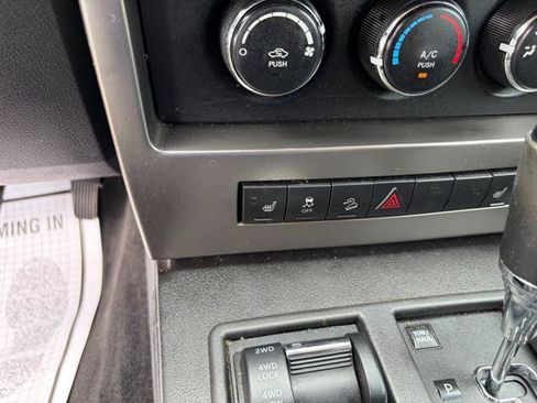 Used 2012 Jeep Liberty Sport AWD/4WD image 23