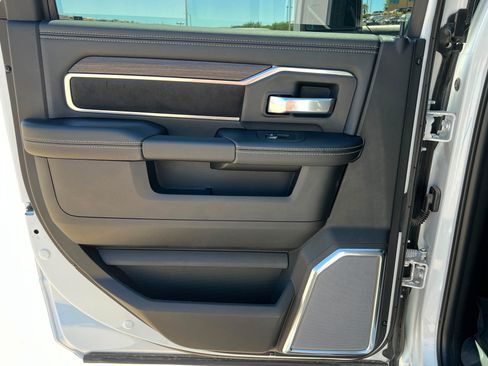 New 2026 RAM 2500 Laramie AWD/4WD image 18