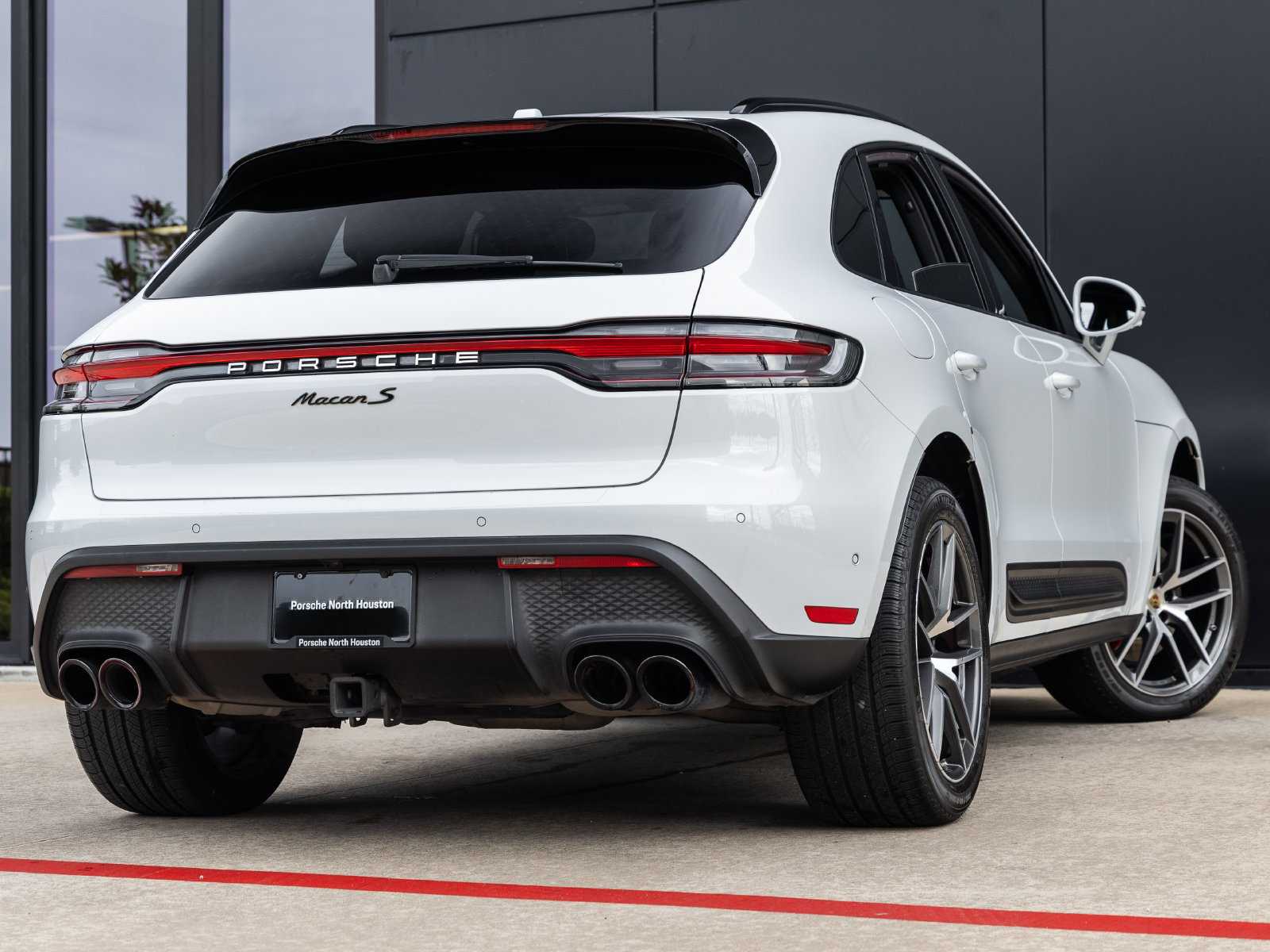 Used 2022 Porsche Macan S AWD/4WD image 11