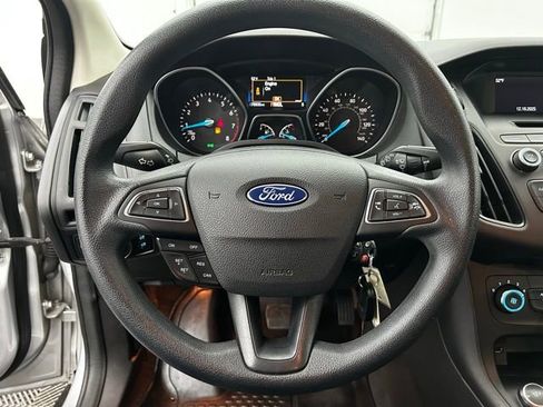 Used 2016 Ford Focus SE w/ SE Power Seat Package image 14