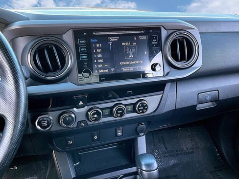 Used 2016 Toyota Tacoma TRD Sport image 6