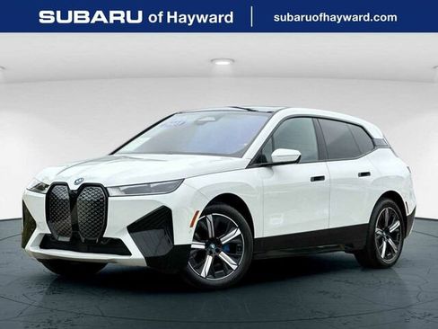Used 2023 BMW iX xDrive50 w/ Sport Package AWD/4WD image 1