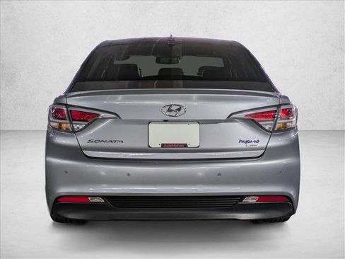 Used 2016 Hyundai Sonata Limited w/ Option Group 02 FWD image 6