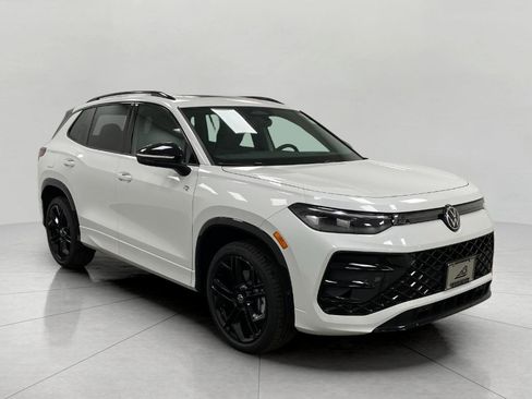 New 2026 Volkswagen Tiguan SE R-Line image 1