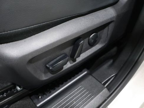 Used 2023 Nissan Rogue SL w/ SL Premium Package image 13