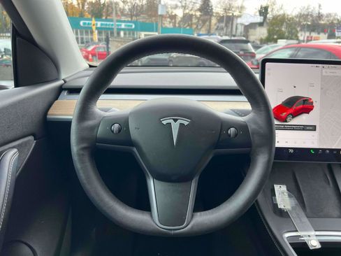 Used 2021 Tesla Model Y Long Range image 16