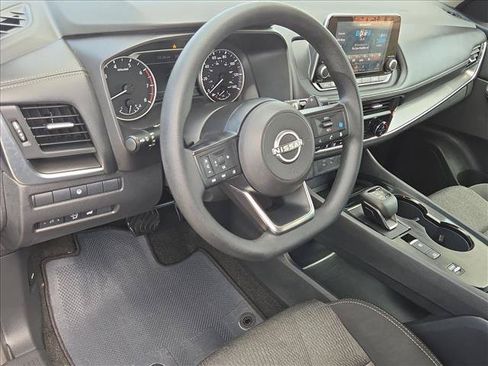 Used 2024 Nissan Rogue SV FWD image 9