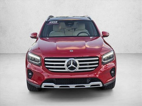 Used 2025 Mercedes-Benz GLB 250 4MATIC image 2