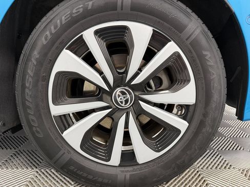 Used 2019 Toyota Prius Prime Advanced w/ Carpet Mat Package FWD image 33