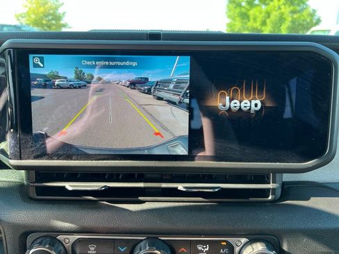 Used 2024 Jeep Gladiator Sport AWD/4WD image 16