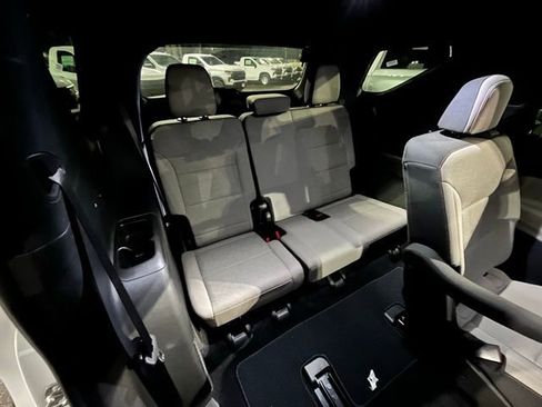 Used 2025 Chevrolet Traverse LT image 21