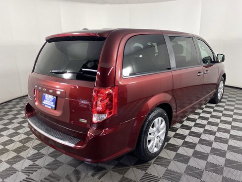 Used 2019 Dodge Grand Caravan SE w/ UConnect Hands-Free Group FWD image 5