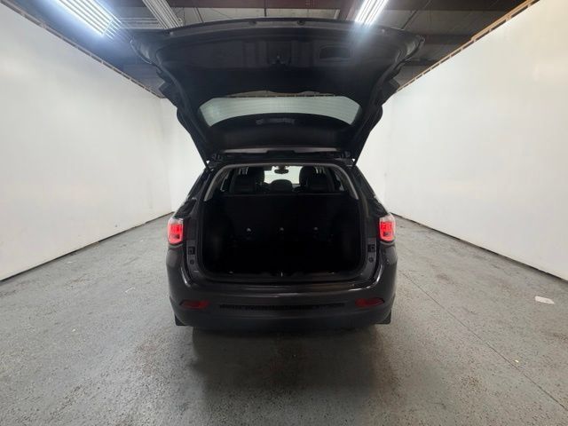 Used 2020 Jeep Compass Latitude AWD/4WD image 9