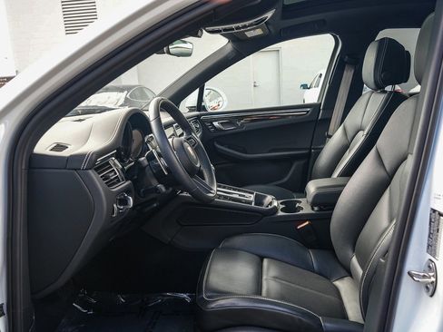 Used 2024 Porsche Macan image 17