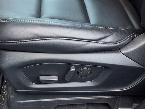 Certified 2022 Ford Explorer XLT w/ Equipment Group 202A image 4