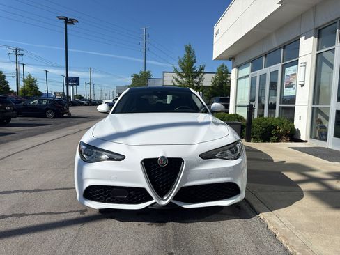 Used 2018 Alfa Romeo Giulia Ti Sport w/ Quick Order Package 22S Sport AWD/4WD image 8