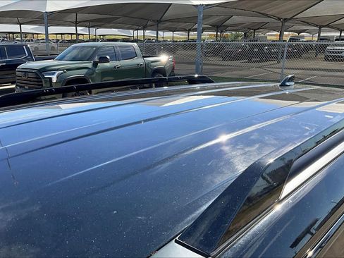 Used 2022 Nissan Pathfinder SV image 31