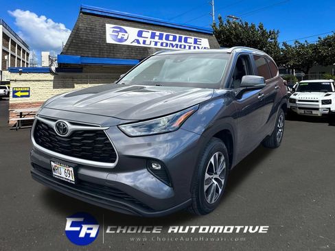 Used 2023 Toyota Highlander XLE FWD image 1
