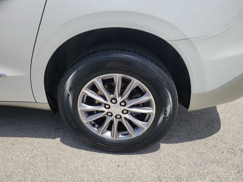 Used 2022 Buick Enclave Essence FWD image 28