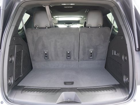 Used 2023 GMC Yukon SLT w/ SLT Luxury Package AWD/4WD image 12