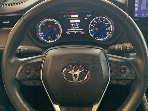 Used 2021 Toyota Venza XLE w/ Softex Package image 5