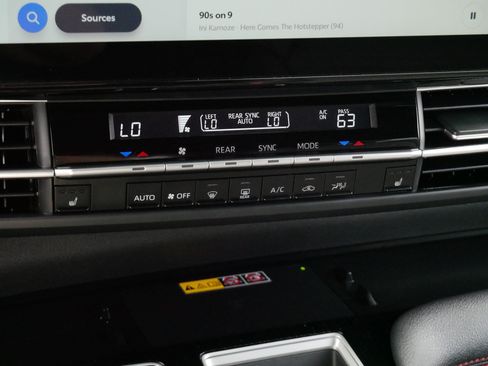 Certified 2026 Toyota Sienna XSE FWD image 23