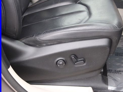 Used 2018 Chrysler Pacifica Touring-L Plus image 19