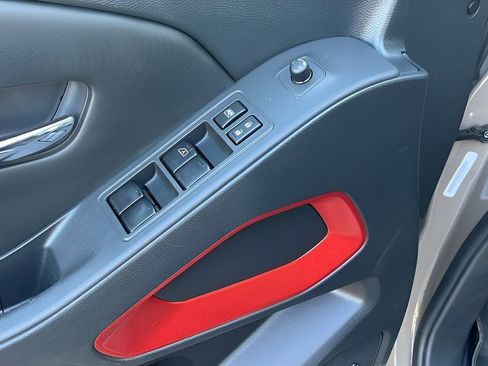 Used 2023 Nissan Frontier PRO-4X w/ Pro Convenience Package image 9