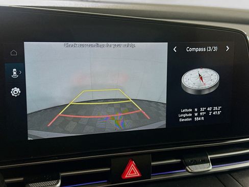 Used 2025 Hyundai Elantra SEL FWD image 22