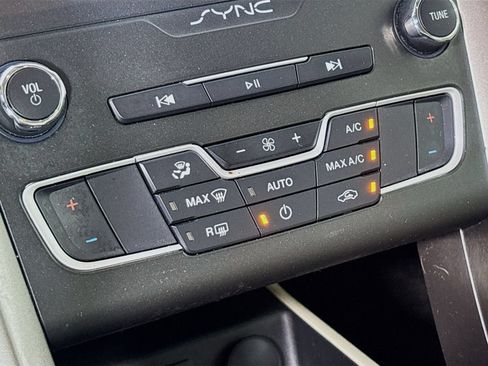 Used 2020 Ford Fusion SE w/ Fleet SE Value Package FWD image 15