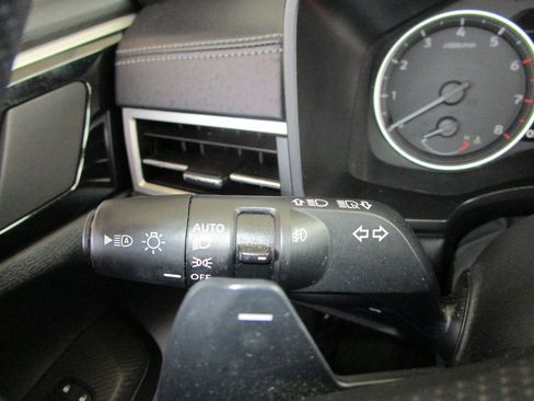 Used 2024 Mitsubishi Outlander SE image 28