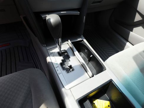 Used 2009 Toyota Camry FWD image 16