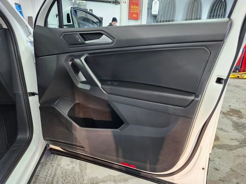 Certified 2021 Volkswagen Tiguan SE w/ Panoramic Sunroof Package image 13